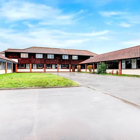 Oyo The Rivenhall Hotel In Witham, Chelmsford Exterior photo